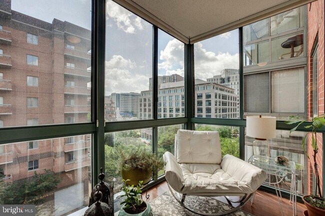 Photo - 1050 N Taylor St Unidad 608