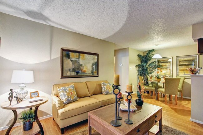 Photo - 2015 Cedar Bend Dr Unit Apartment