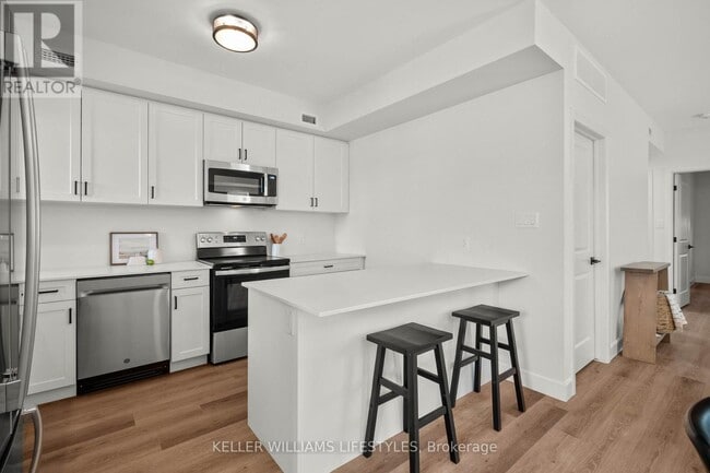 Photo - 470 Darcy Dr