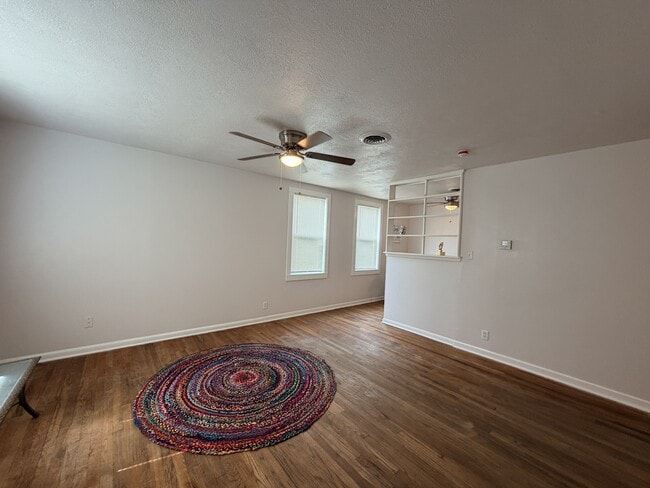 Photo - 3918 Harris Dr