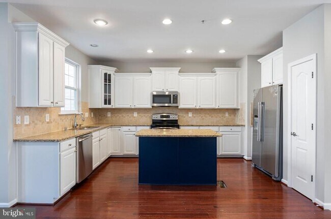 Photo - 844 Oriole Ave