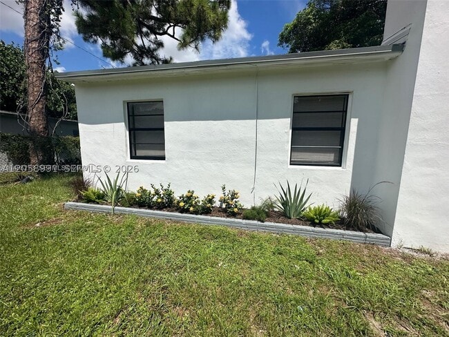 215 SW 21st St