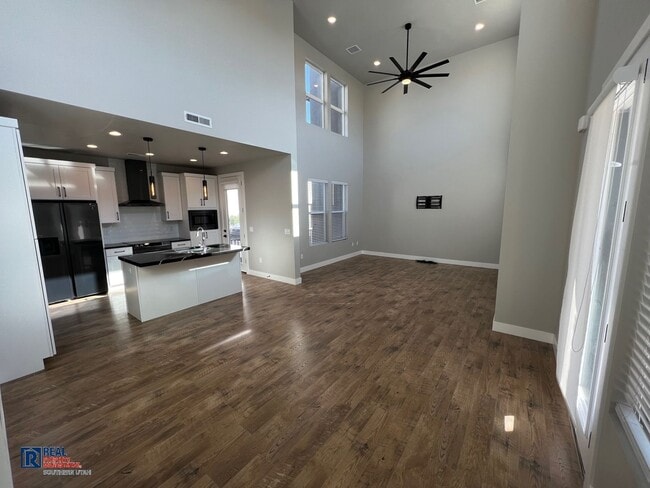 Photo - Desert Color Home