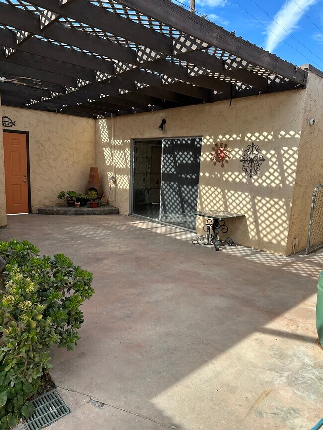 Photo - 719 N M St Unit #2