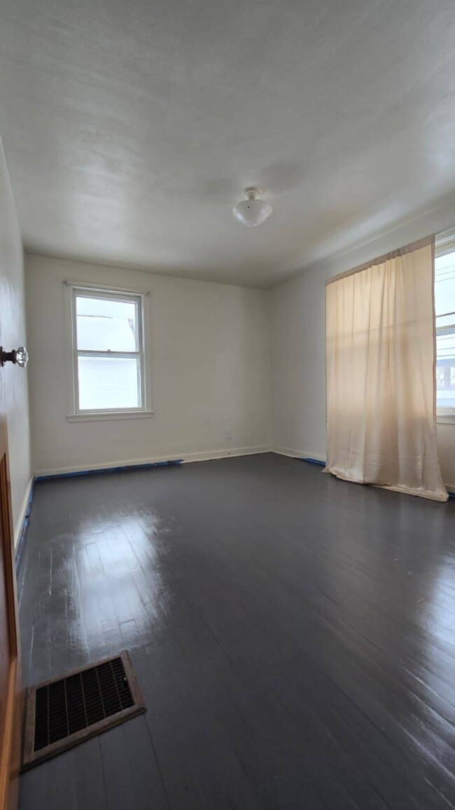 Photo - 610 Dickson St