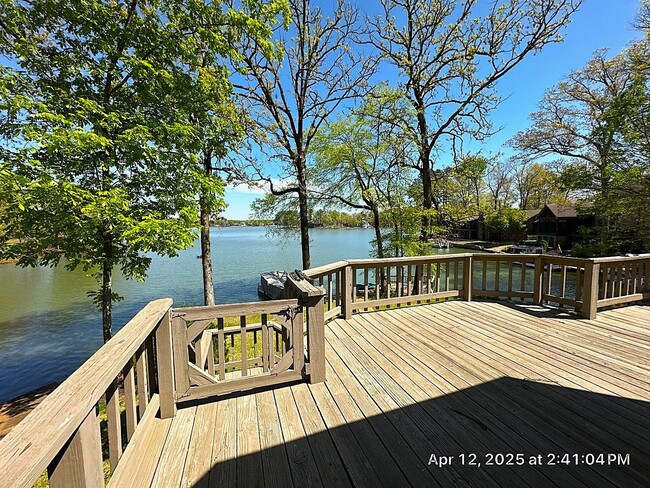 Lake Side Home Available in Lakeland - Lake Side Home Available in Lakeland