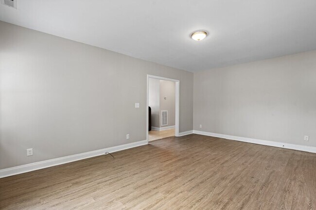 Photo - 2805 McCombs St