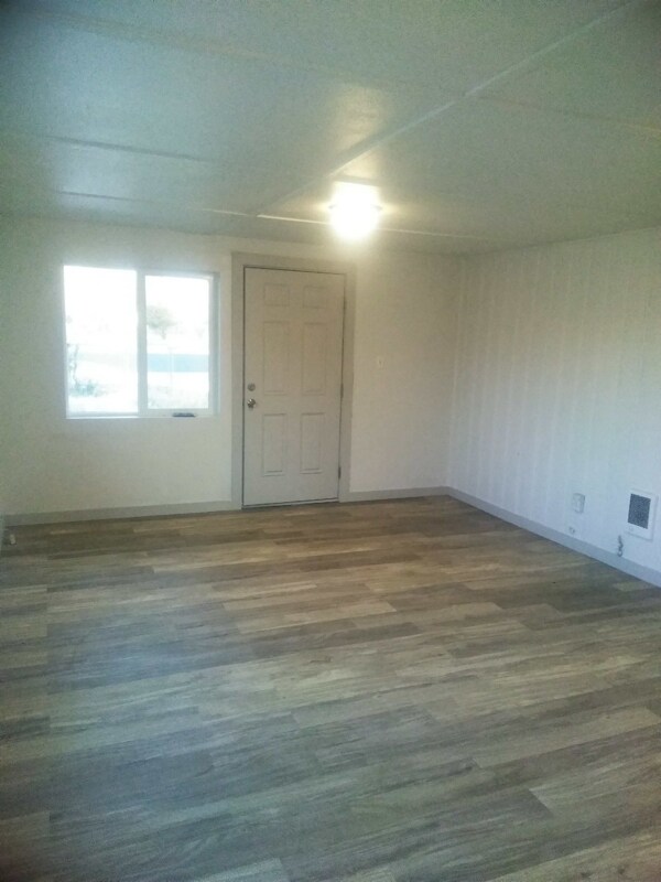 Photo - 498 N Main St