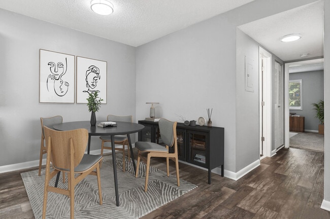 2BR, 2BA - 856SF - Victoria - Dining Room - Stoney Trace Apartments