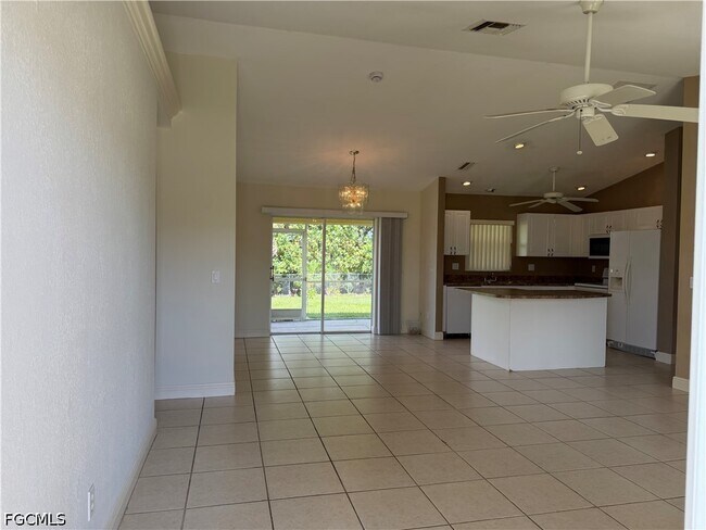 Photo - 305 NW 22nd Pl