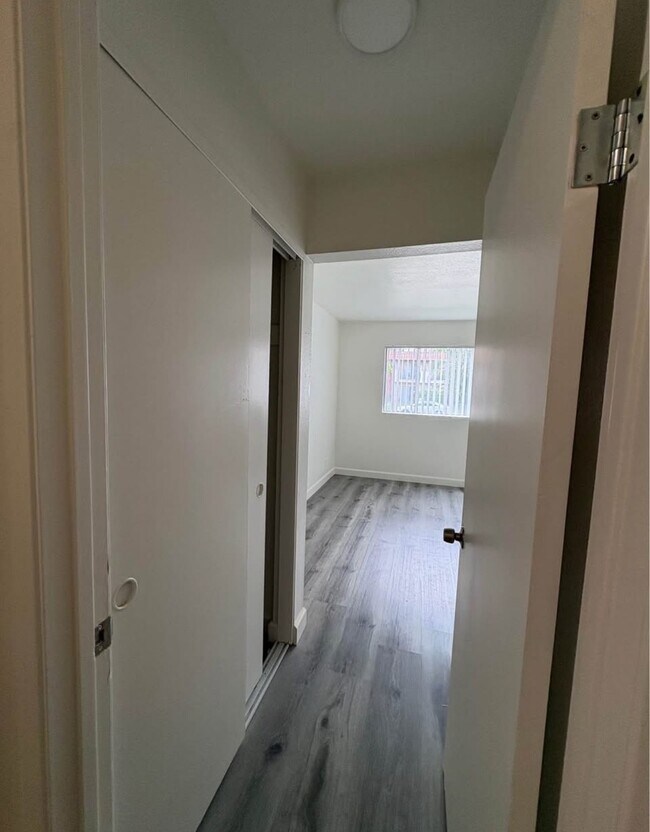 Photo - 7040 Haskell Ave