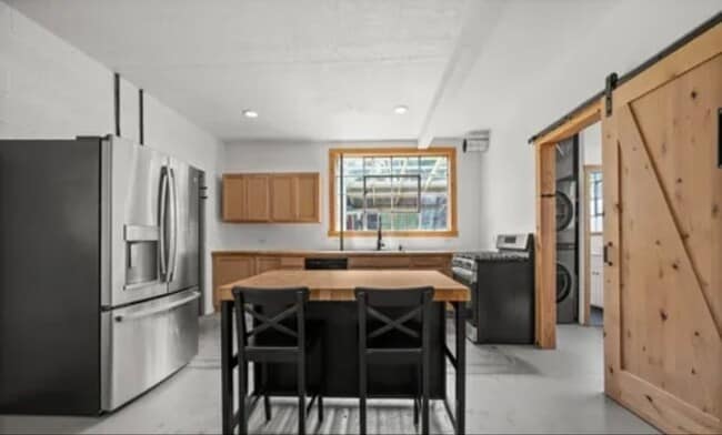 Building Photo - 110 Forbush Ave