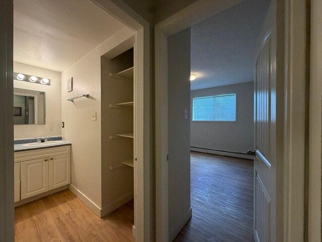 Photo - 10130-10154 154 St Unit 4