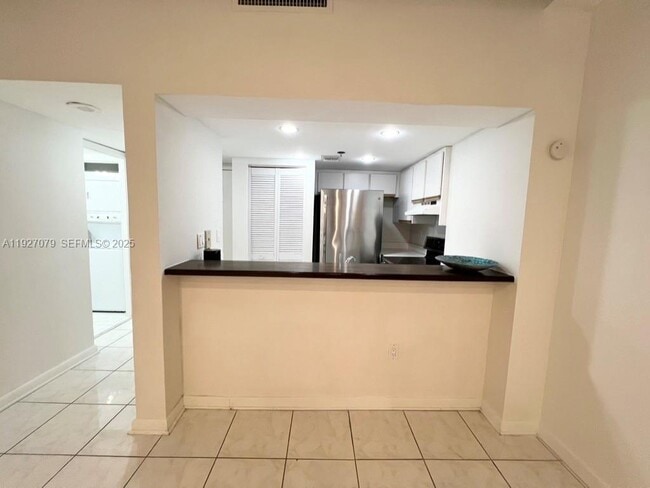 Building Photo - 540 Brickell Key Dr Unit 214