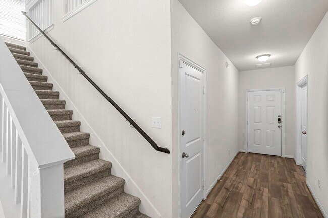 Photo - 2625 Lupton Leap