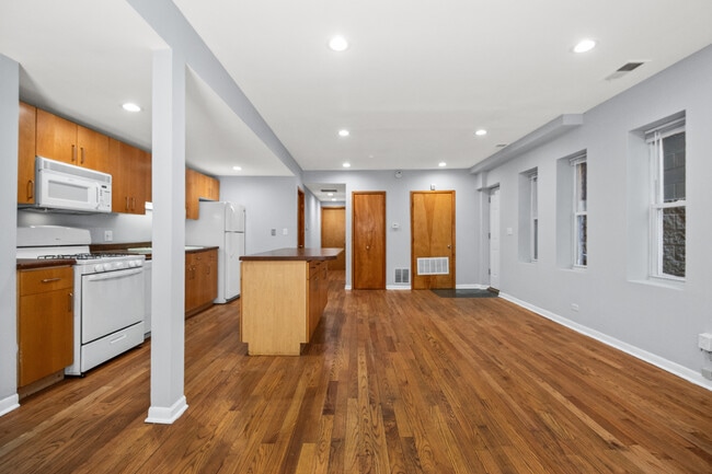 Photo - 2118 N Hoyne Ave