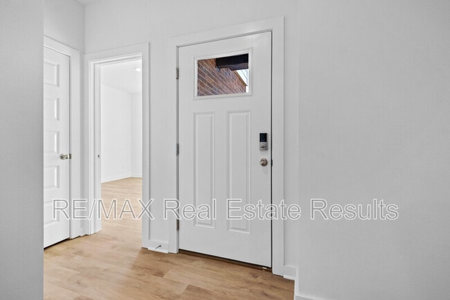 Photo - 4670 W Aurora St