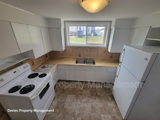 Photo - 12732-12787 87 St NW