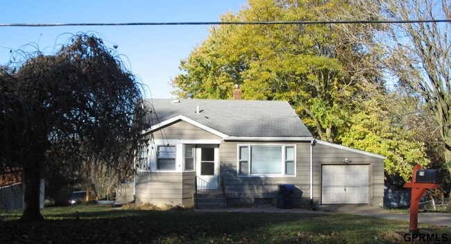 Building Photo - 918 Bellevue Blvd N Rental