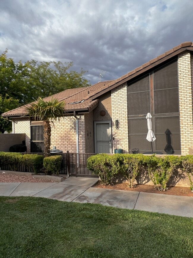 Building Photo - 777 S 400 E Rental