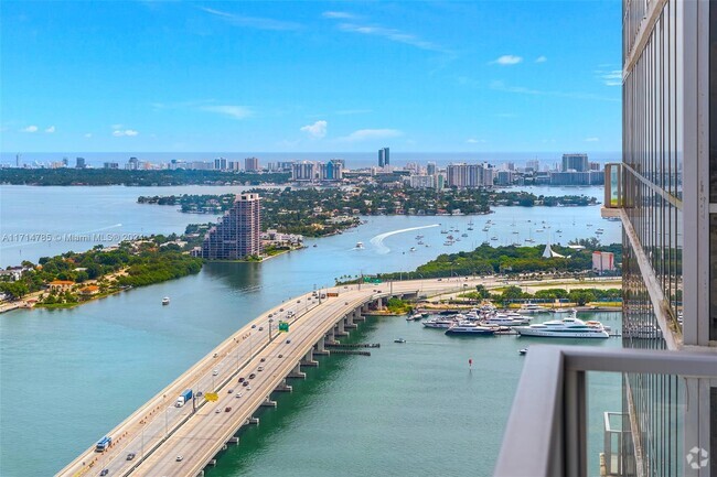 Building Photo - 1100 Biscayne Blvd Unit 4308 Rental