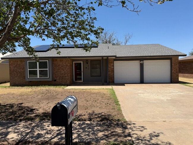 Building Photo - 3 BED/2 BATH/2 CAR GARAGE: AVAILABLE NOW!!