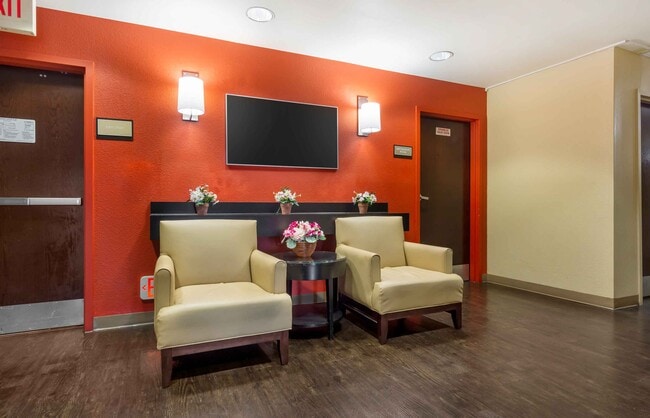 Furnished Studio-Tacoma - South