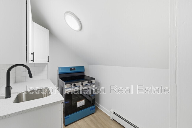 Photo - 848 Bank St Unit 3rd floor