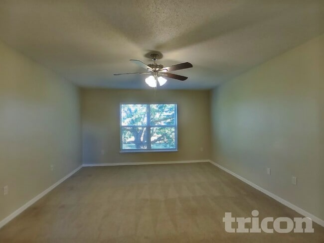 Photo - 426 Elgin Blvd