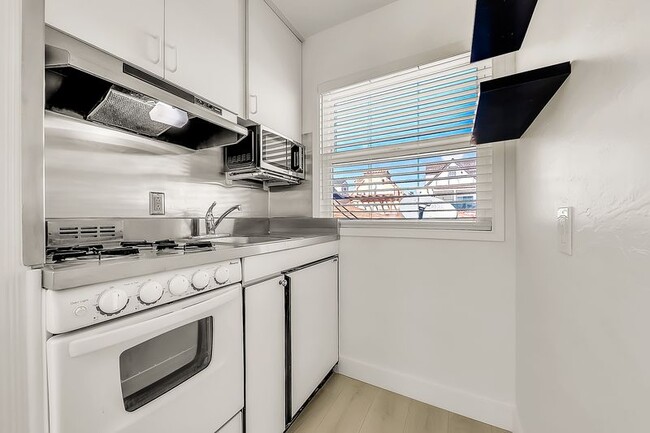 Photo - 731 Zanzibar Ct Unidad #B