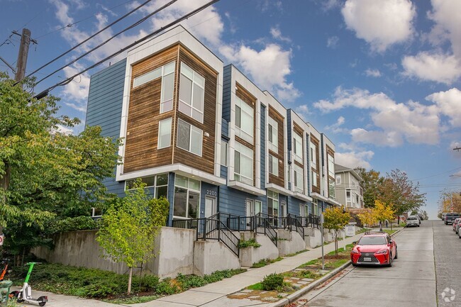 Building Photo - 3 Bd / 2.5 Ba Seattle Townhome