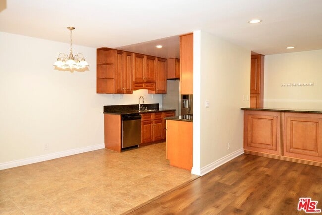 Photo - 5950 Canterbury Dr Unit C212