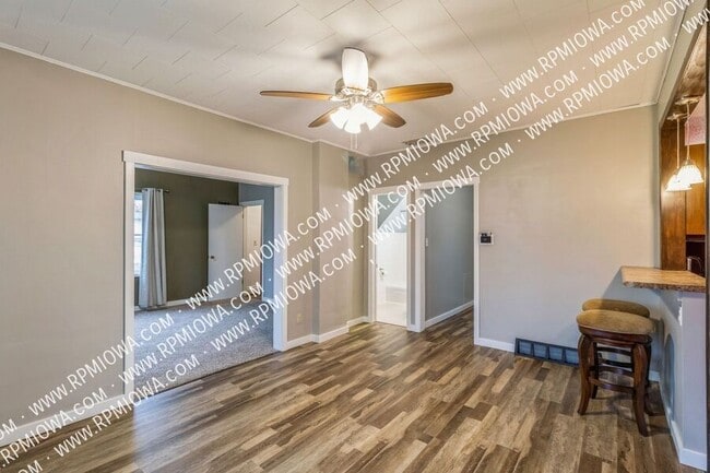 Photo - 1112 Main St