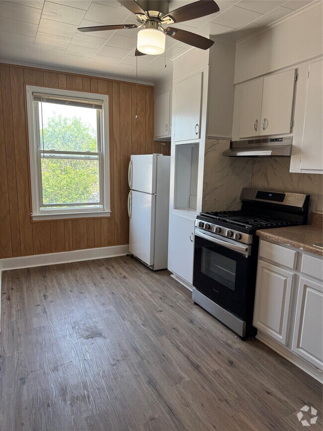 Building Photo - 77-37 66th Dr Unit 2fl Rental