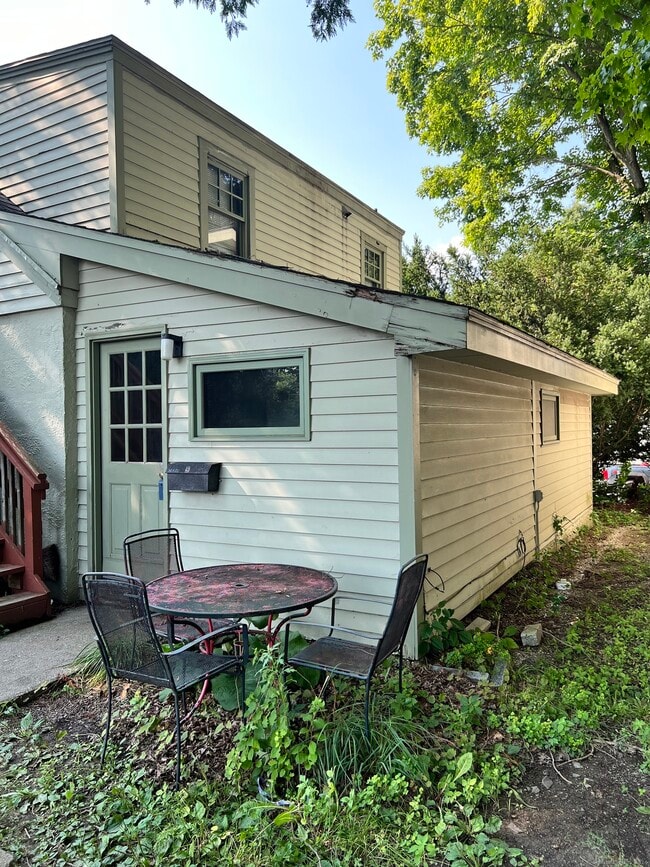 Building Photo - 227 Danbury Rd Unit B Rental