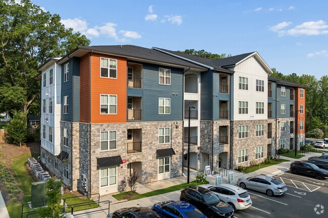Building Photo - Fox Crossing Luxury Apartments