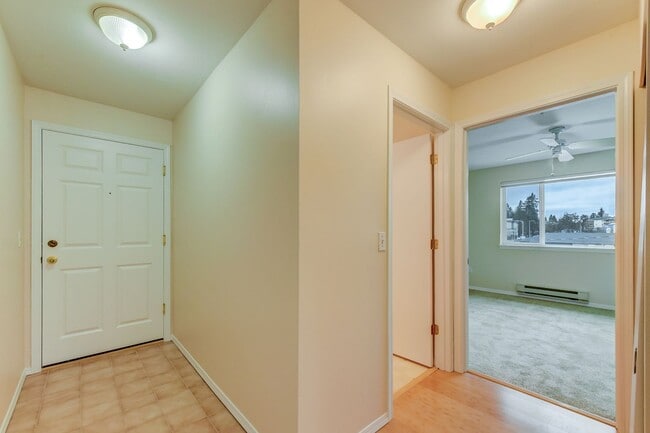 Photo - Commute-Friendly, Top-Floor, Totally Comfortable Unit 403
