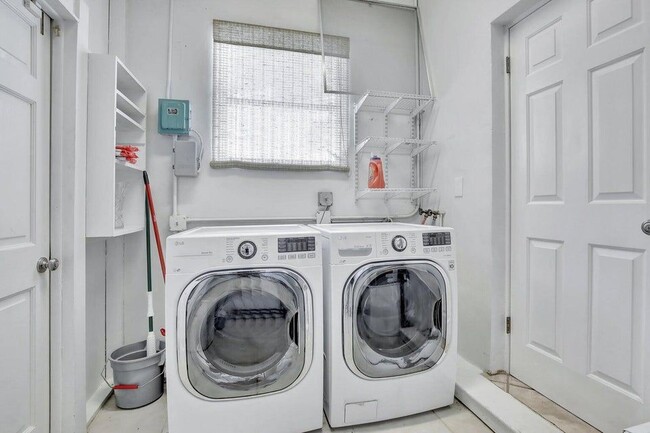 Photo - 1733 SW 5th Ct