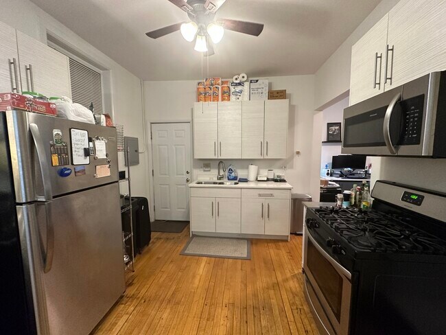 Photo - 1350 N Greenview Ave