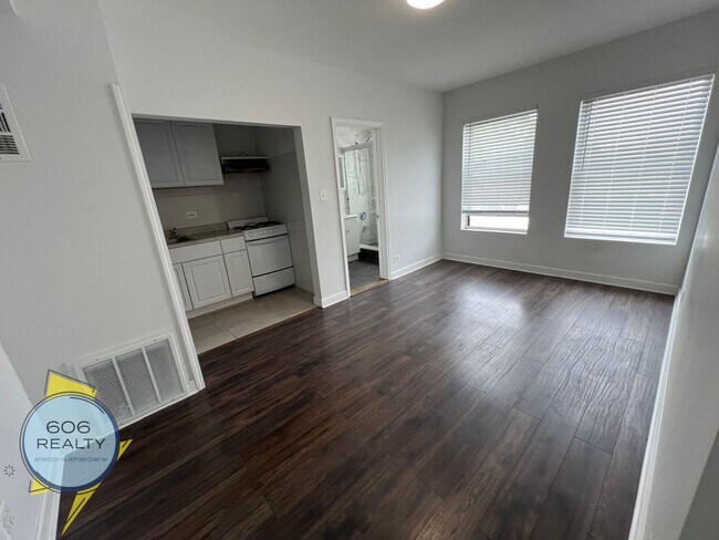 Photo - 3420 W Irving Park Rd Unidad 23