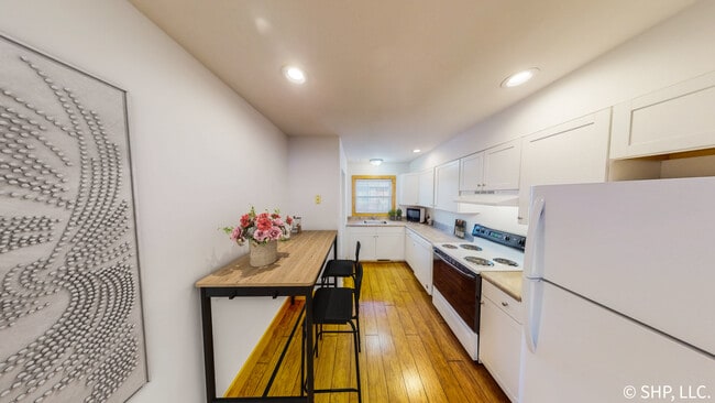 Building Photo - 1210 W Ash St Unit A