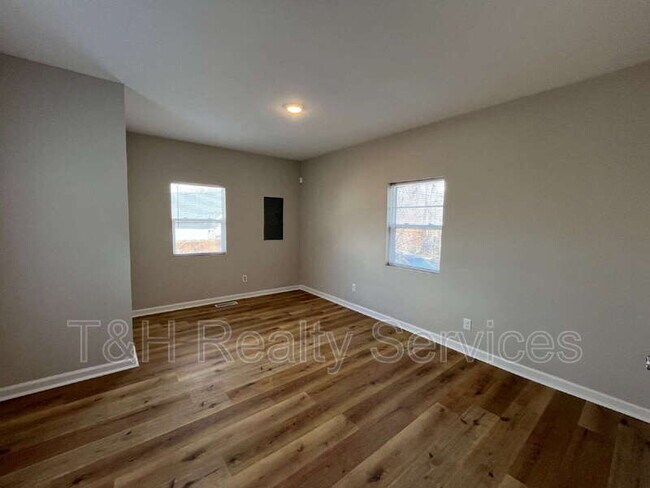 Photo - 2822 E 19th St