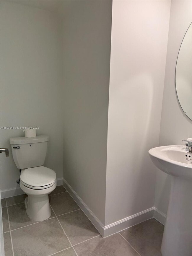 Photo - 682 SE 14th St