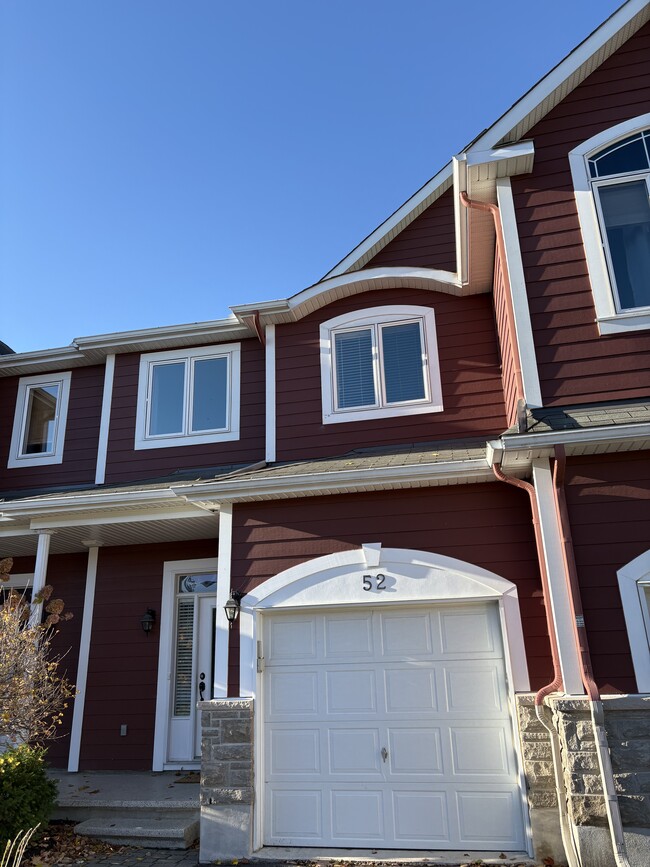 Building Photo - 52 Evelyn Powers Pvt