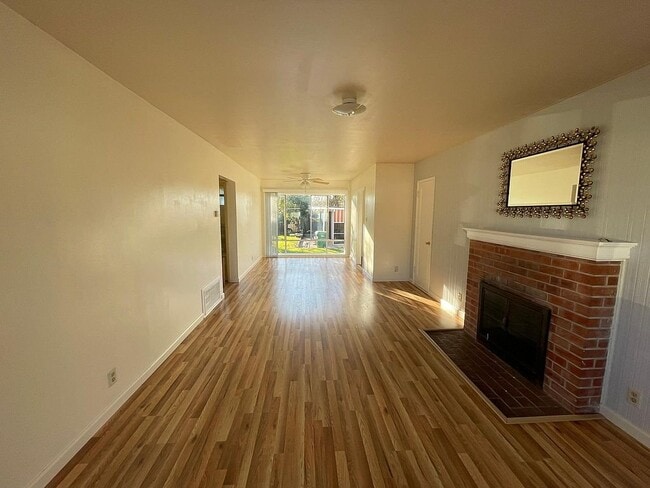 Photo - 16057 Mills Ave