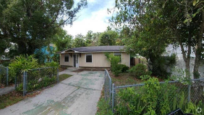 Building Photo - 1115 NW 6th Pl Rental
