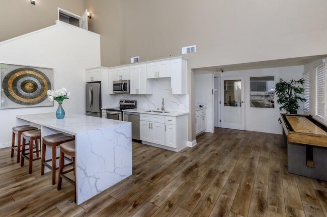 Photo - Rancho Hillside Apartments