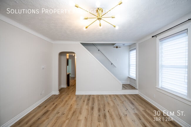 Photo - **Cute & Charming 3 Bedroom, 2 Bathroom Full House**