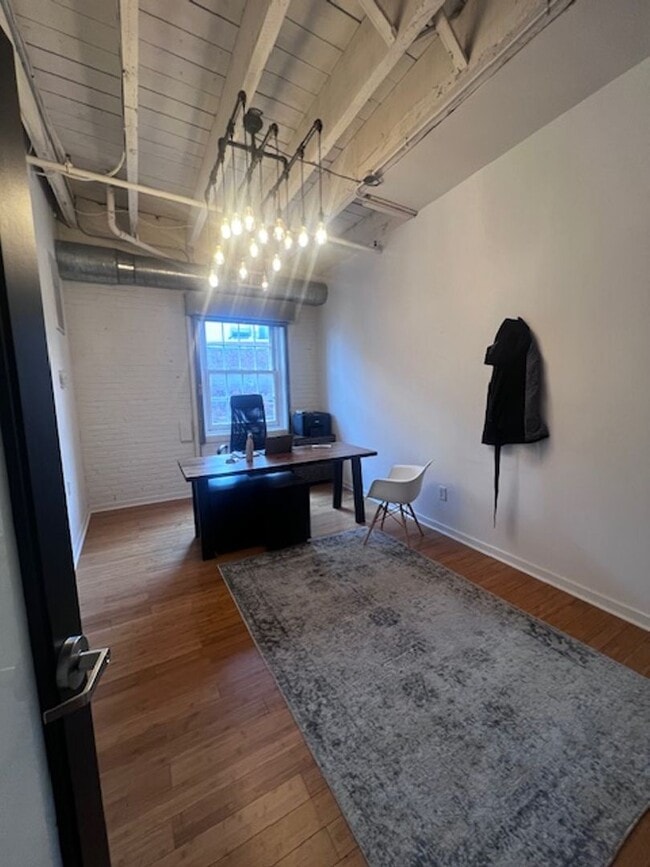 Photo - ? Spacious and Bright Loft In Old City Unit 402
