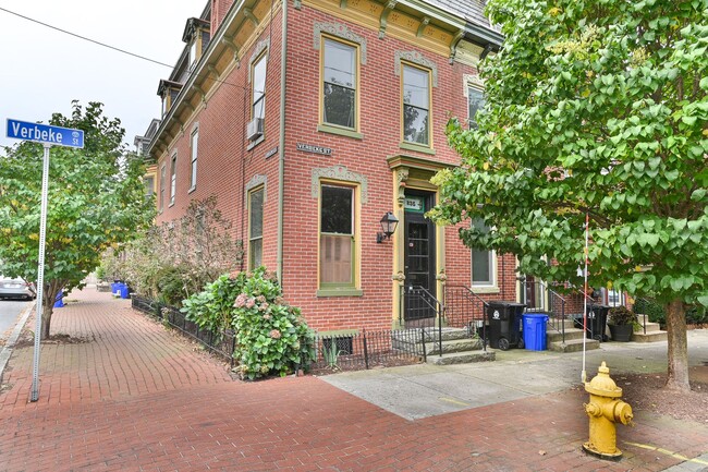 Building Photo - Charming 3 Bedroom on Verbeke St Rental